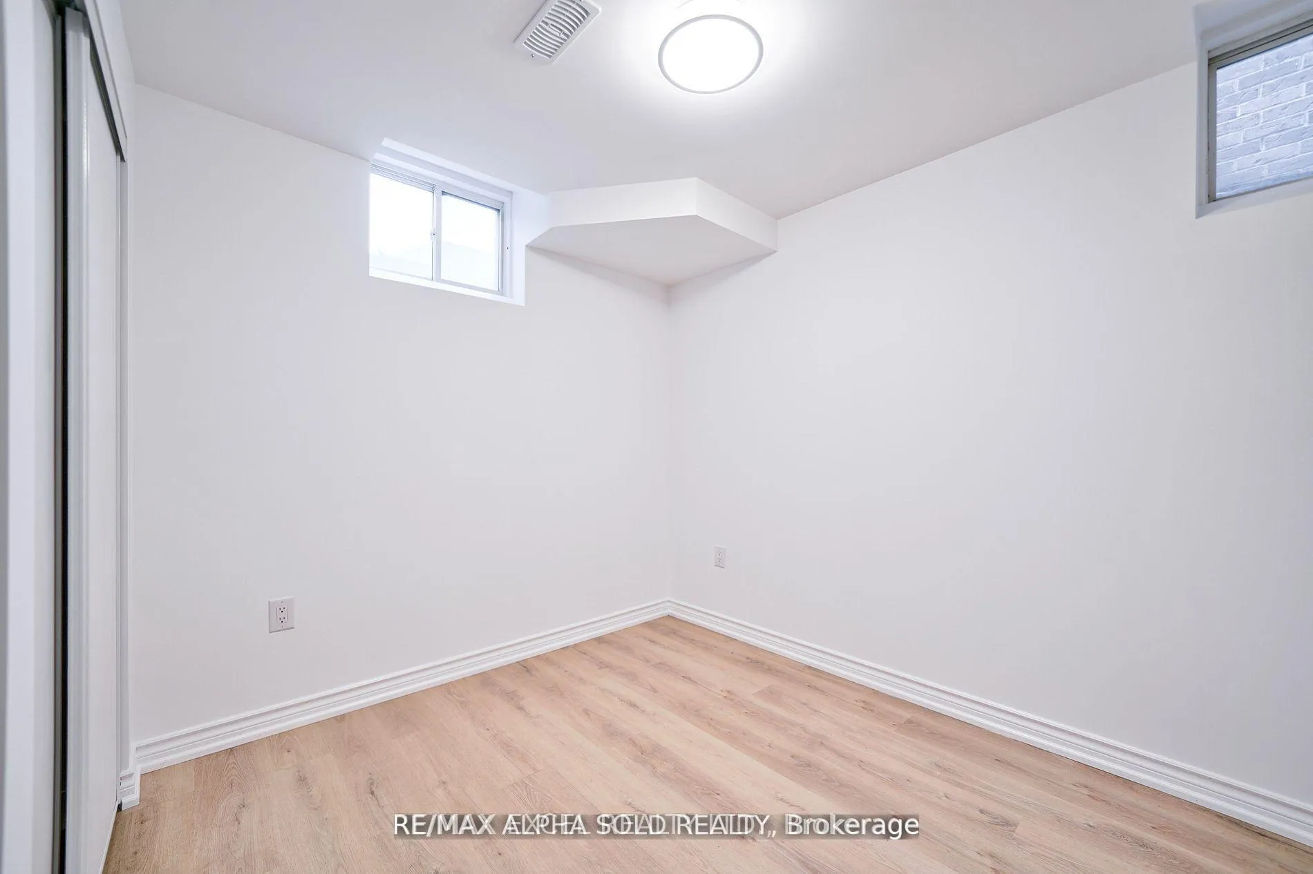 Photo 7 of 1229 Mccron Crescent, Newmarket, Stonehaven-Wyndham — HOMEH
