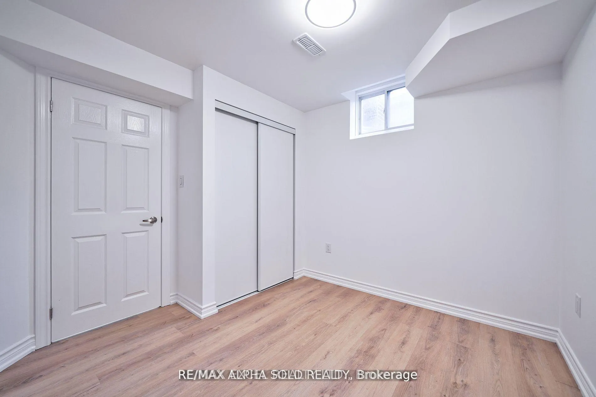 Photo 8 of 1229 Mccron Crescent, Newmarket, Stonehaven-Wyndham — HOMEH