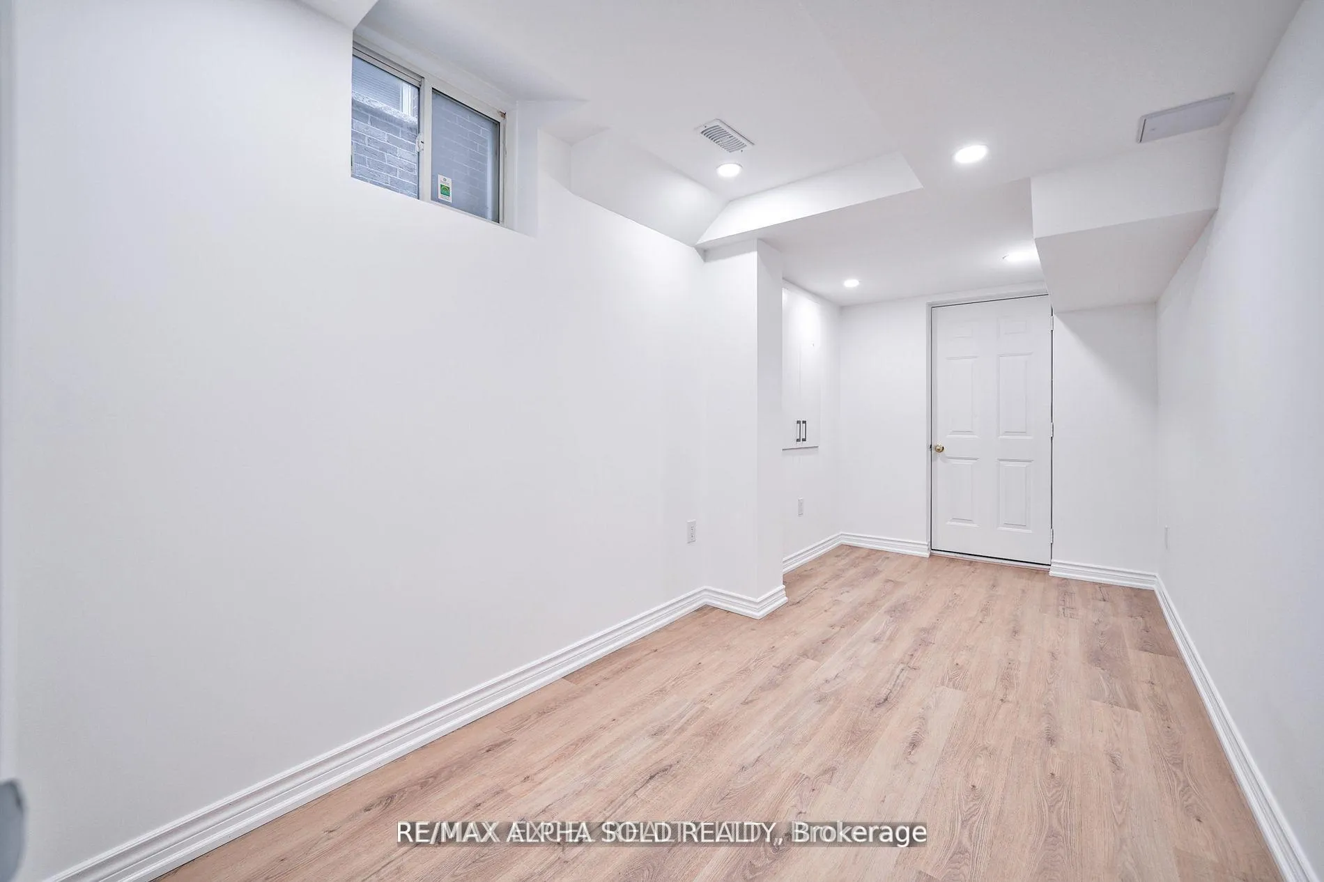 Photo 9 of 1229 Mccron Crescent, Newmarket, Stonehaven-Wyndham — HOMEH