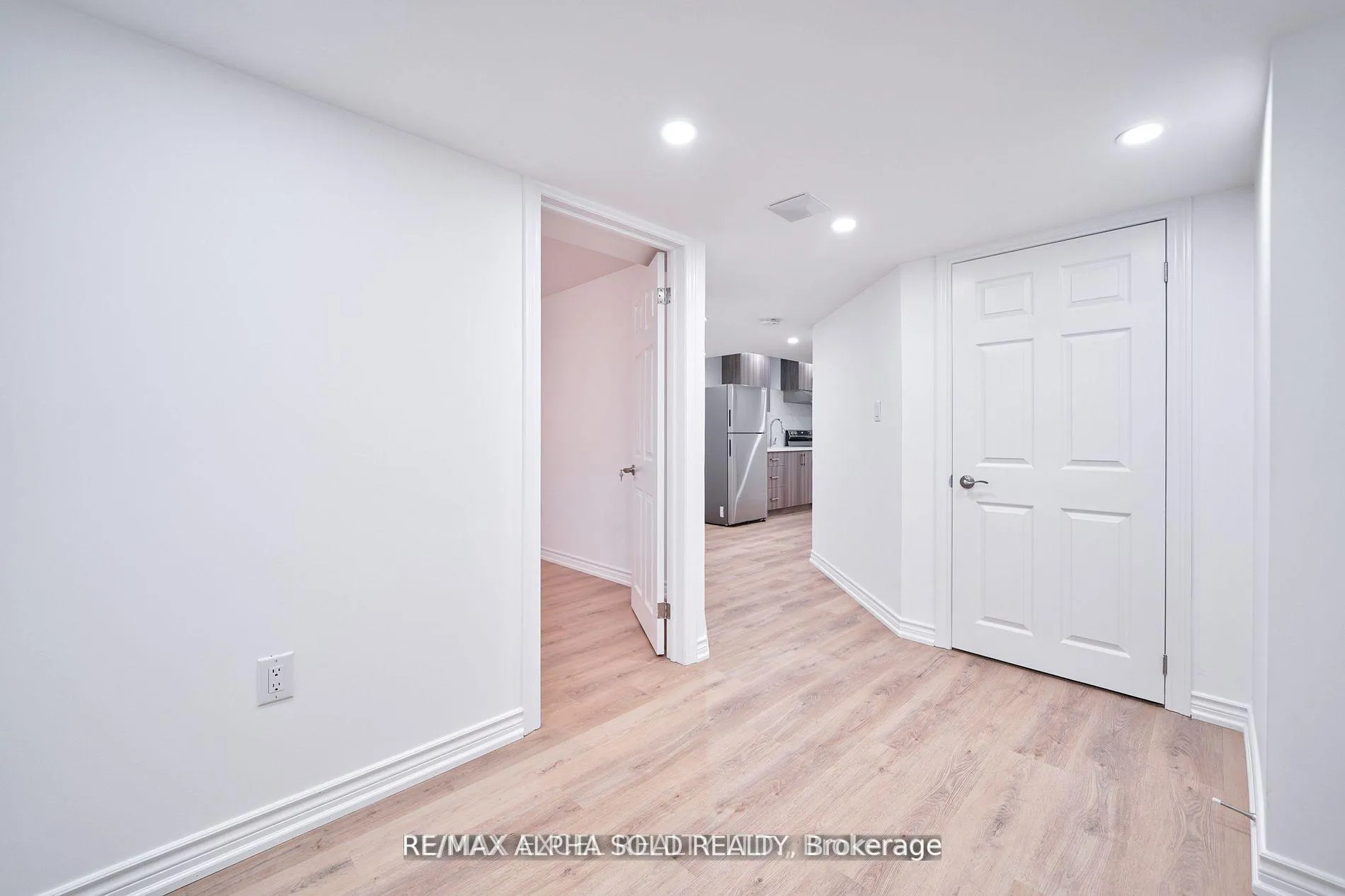 Photo 12 of 1229 Mccron Crescent, Newmarket, Stonehaven-Wyndham — HOMEH