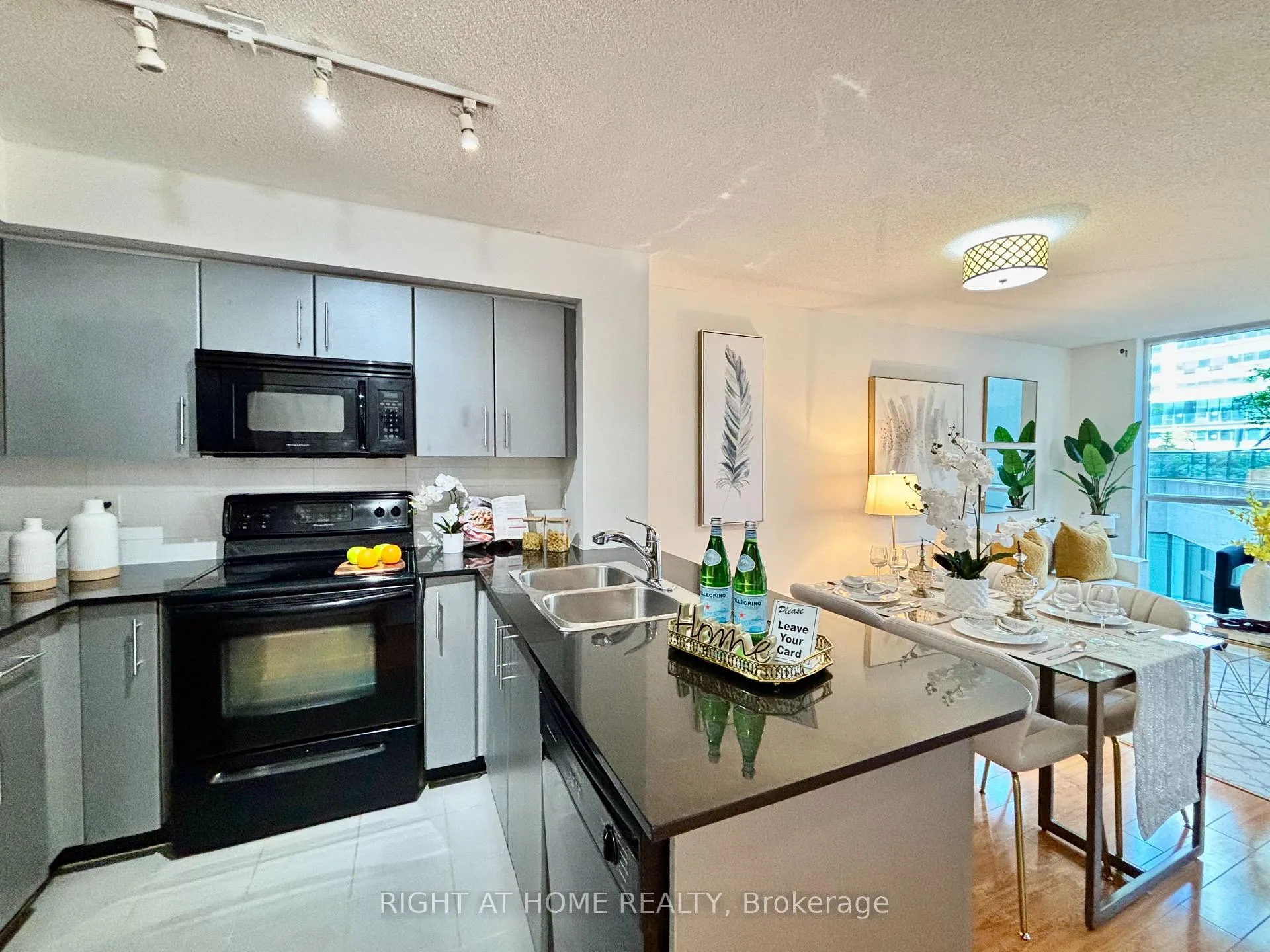 Photo 6 of Unit 503, 12 Yonge Street, Toronto, Waterfront Communities — HOMEH