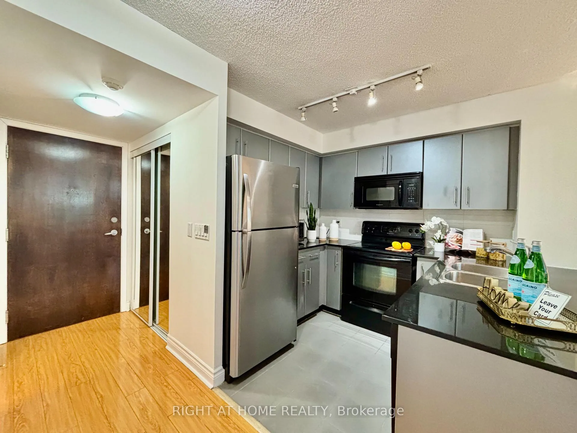 Photo 7 of Unit 503, 12 Yonge Street, Toronto, Waterfront Communities — HOMEH