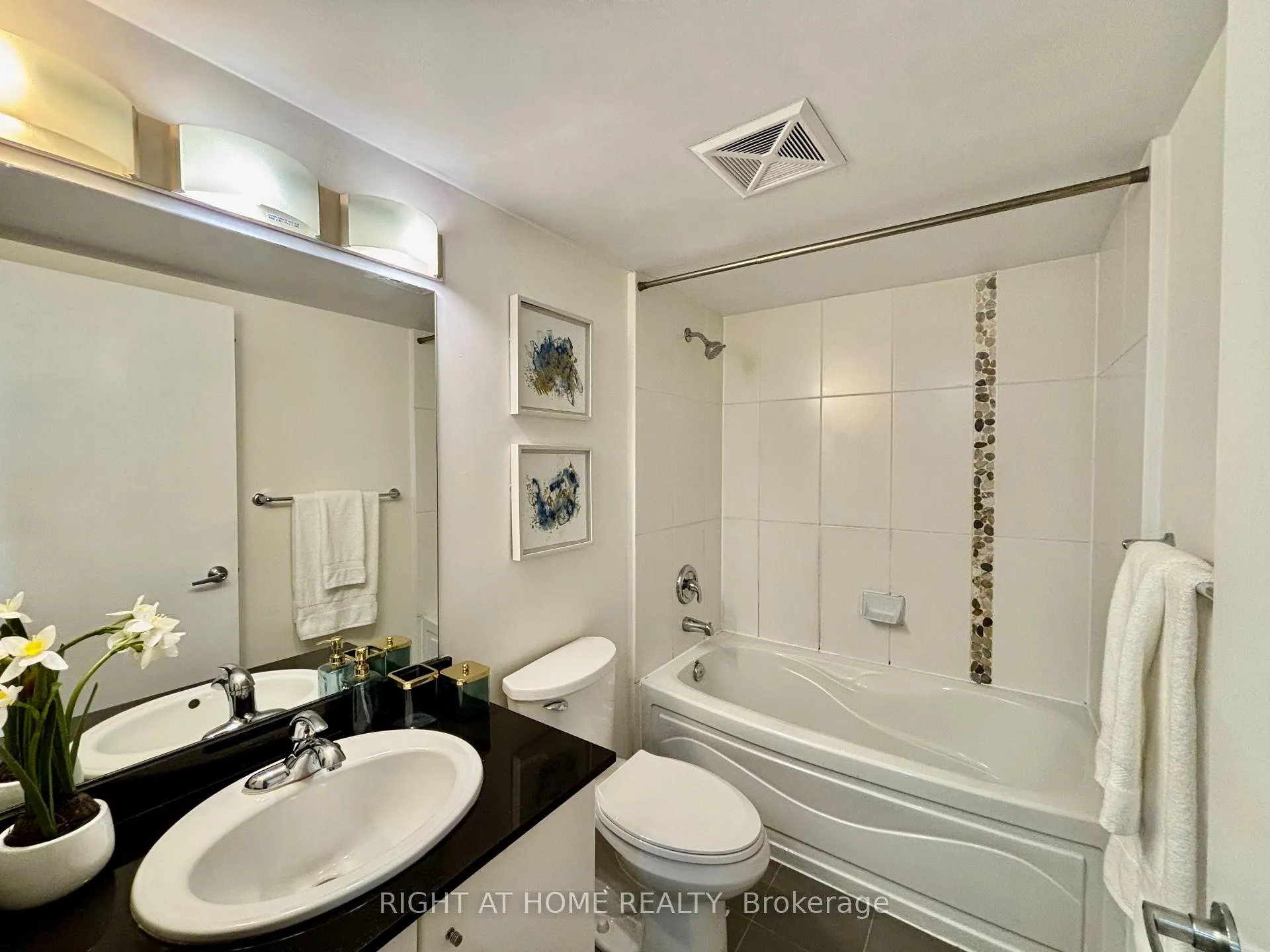 Photo 11 of Unit 503, 12 Yonge Street, Toronto, Waterfront Communities — HOMEH