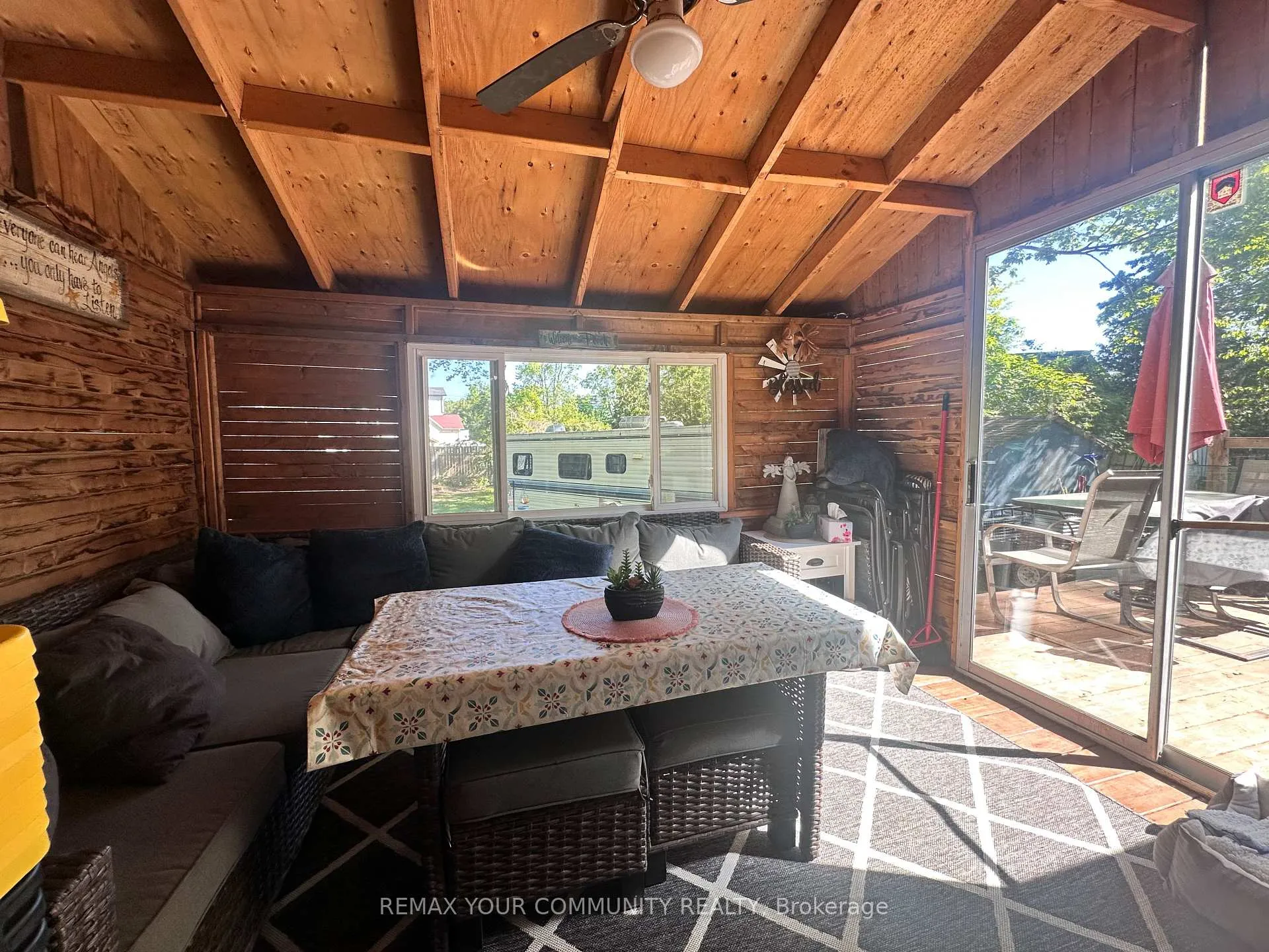 Photo 15 of 1002 Lake Drive E, Georgina, Sutton & Jackson's Point — HOMEH