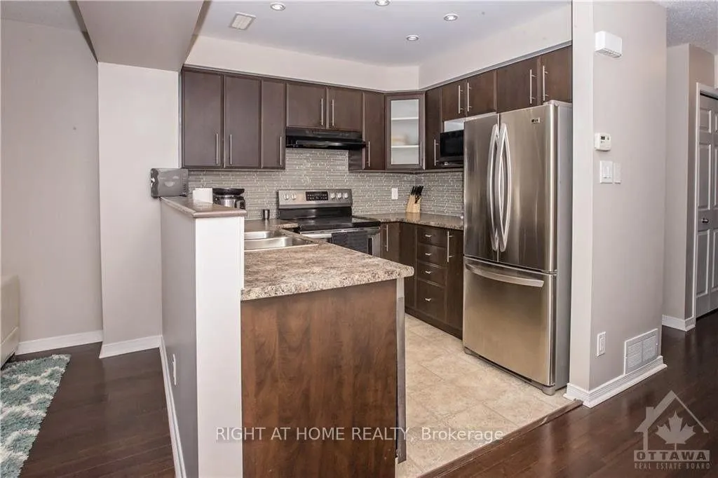 Photo 4 of 106 Windswept Private, Ottawa, Riverside South/Gloucester Glen — HOMEH