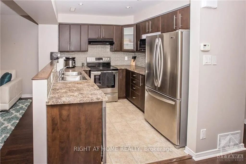Photo 5 of 106 Windswept Private, Ottawa, Riverside South/Gloucester Glen — HOMEH