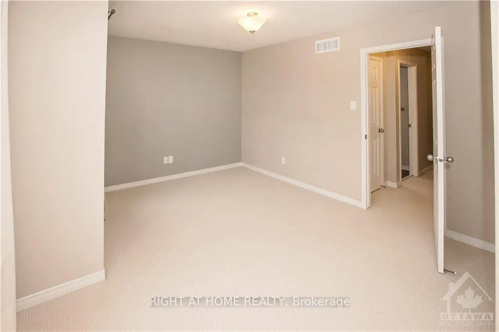 Photo 14 of 106 Windswept Private, Ottawa, Riverside South/Gloucester Glen — HOMEH