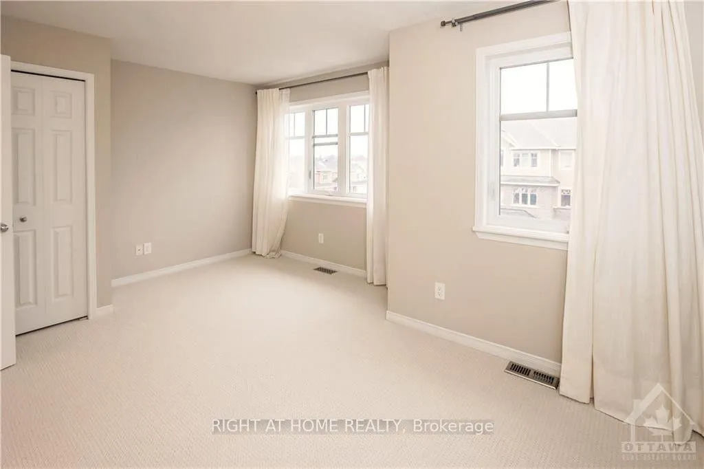 Photo 17 of 106 Windswept Private, Ottawa, Riverside South/Gloucester Glen — HOMEH