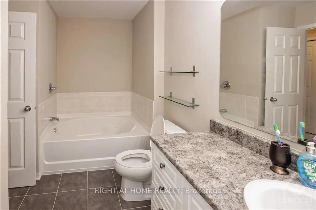 Photo 19 of 106 Windswept Private, Ottawa, Riverside South/Gloucester Glen — HOMEH