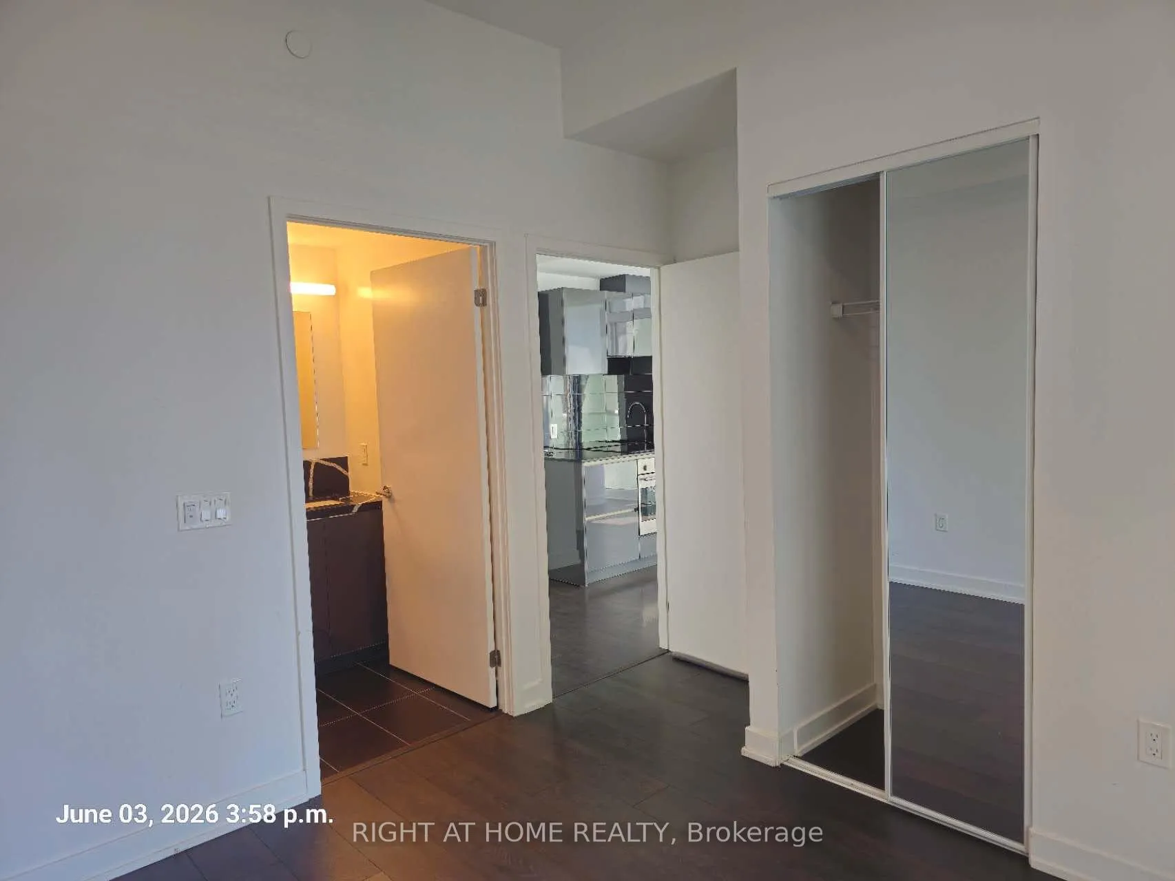Photo 7 of Unit 1233, 230 Simcoe Street, Toronto, Kensington-Chinatown — HOMEH