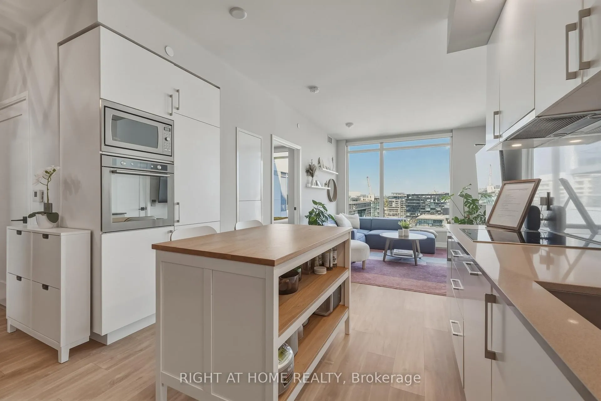 Photo 2 of Unit 1701, 576 Front Street W, Toronto, Waterfront Communities — HOMEH
