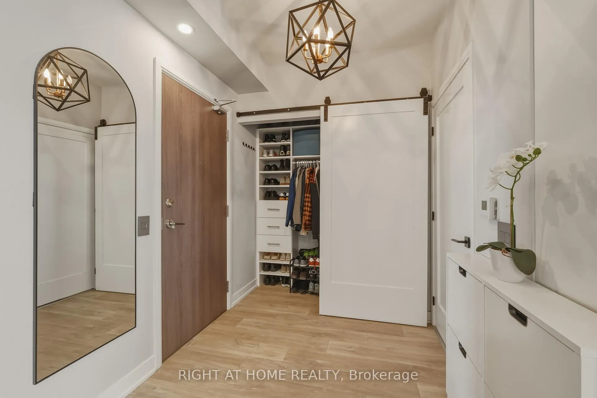 Photo 5 of Unit 1701, 576 Front Street W, Toronto, Waterfront Communities — HOMEH