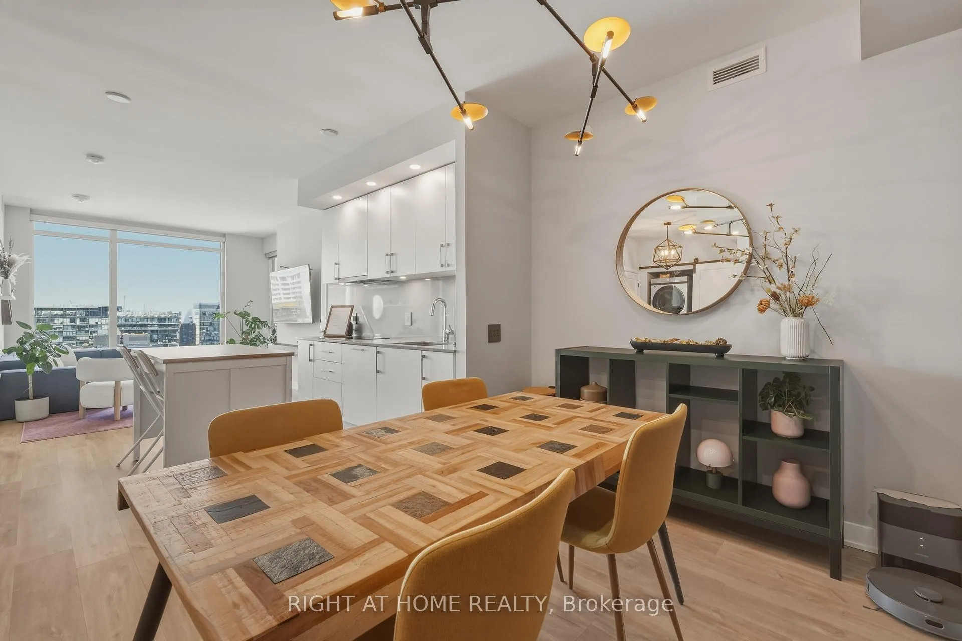 Photo 10 of Unit 1701, 576 Front Street W, Toronto, Waterfront Communities — HOMEH