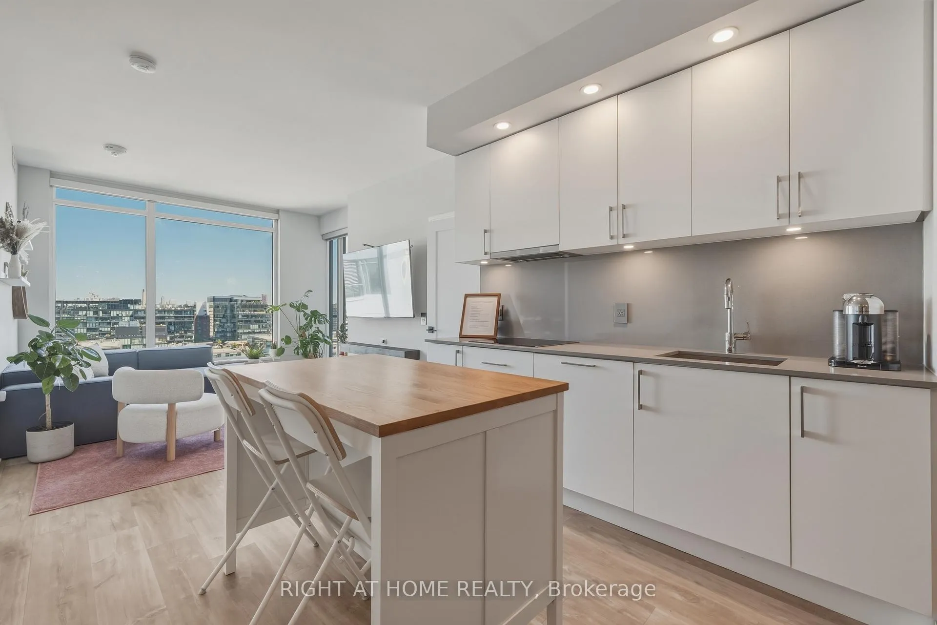 Photo 11 of Unit 1701, 576 Front Street W, Toronto, Waterfront Communities — HOMEH