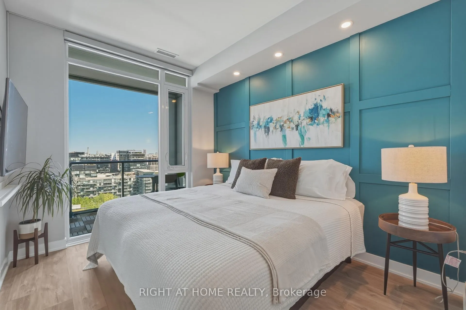 Photo 17 of Unit 1701, 576 Front Street W, Toronto, Waterfront Communities — HOMEH