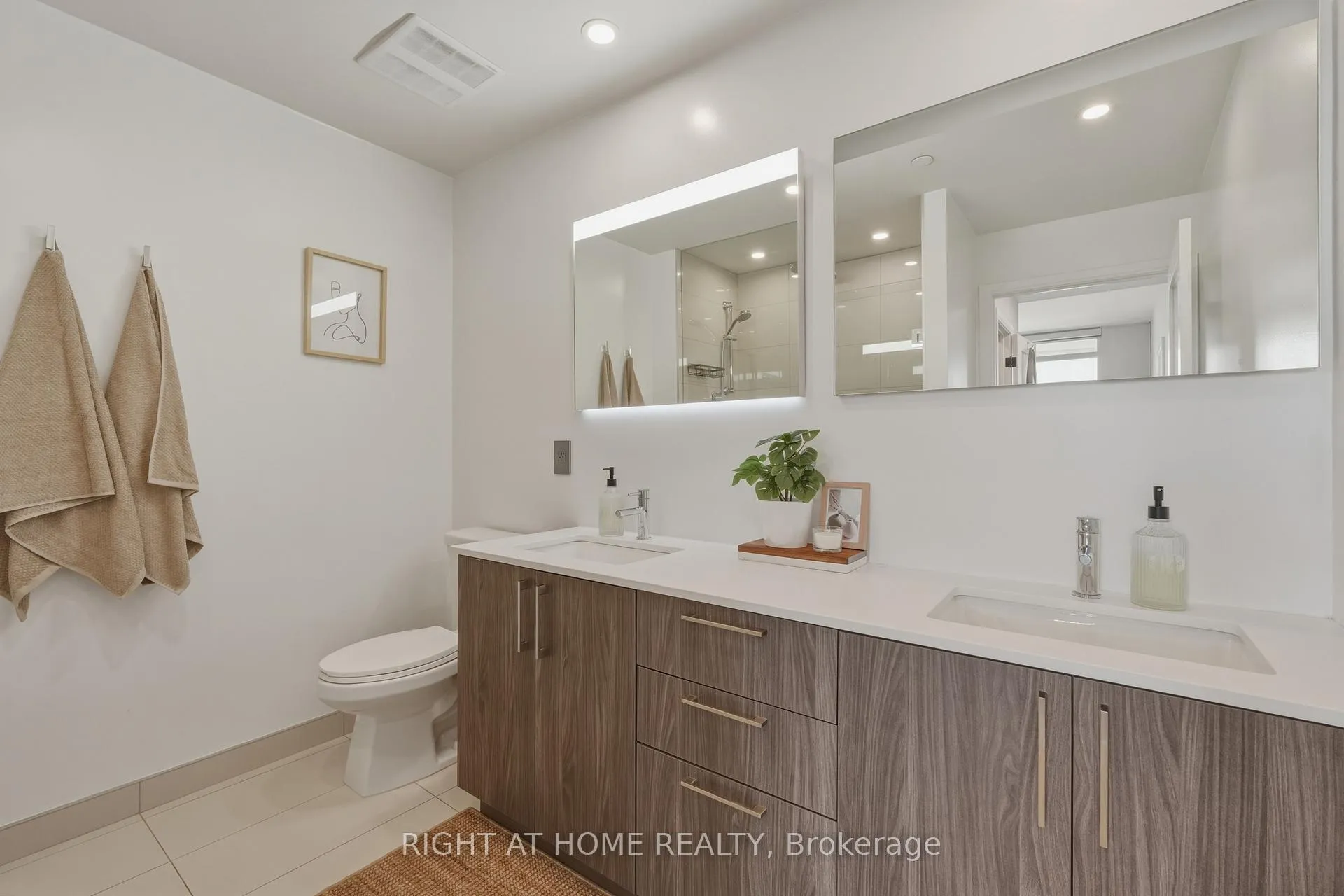 Photo 20 of Unit 1701, 576 Front Street W, Toronto, Waterfront Communities — HOMEH