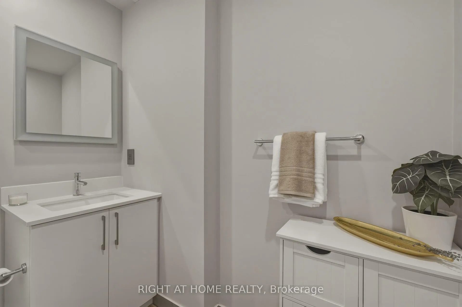 Photo 27 of Unit 1701, 576 Front Street W, Toronto, Waterfront Communities — HOMEH