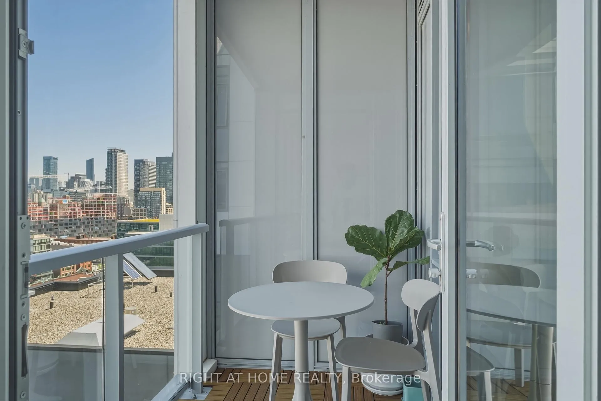 Photo 31 of Unit 1701, 576 Front Street W, Toronto, Waterfront Communities — HOMEH