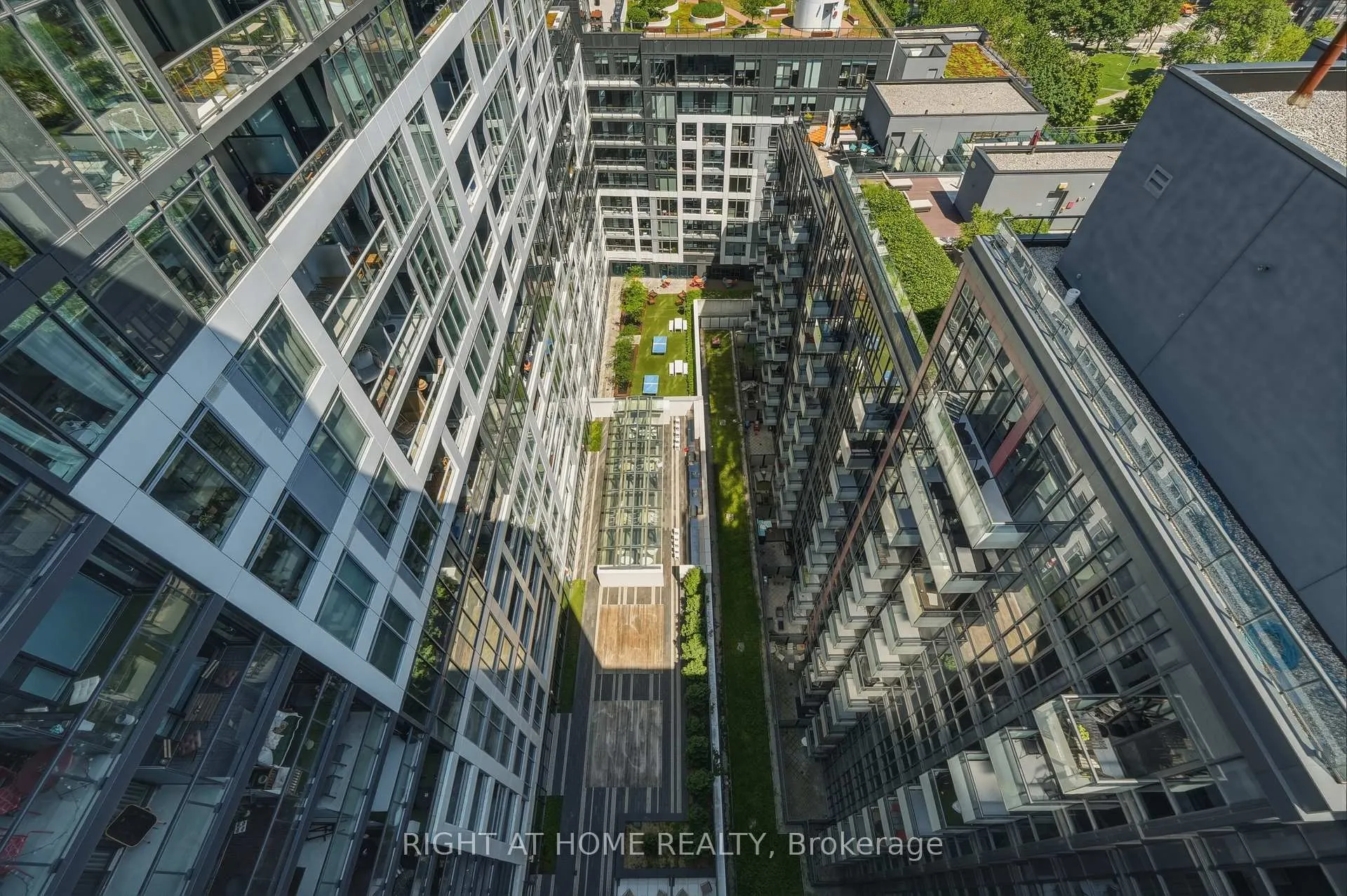 Photo 32 of Unit 1701, 576 Front Street W, Toronto, Waterfront Communities — HOMEH