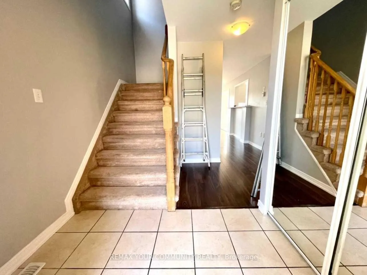Photo 3 of 1385 Hunter (Main Flr) Street, Innisfil, Alcona — HOMEH