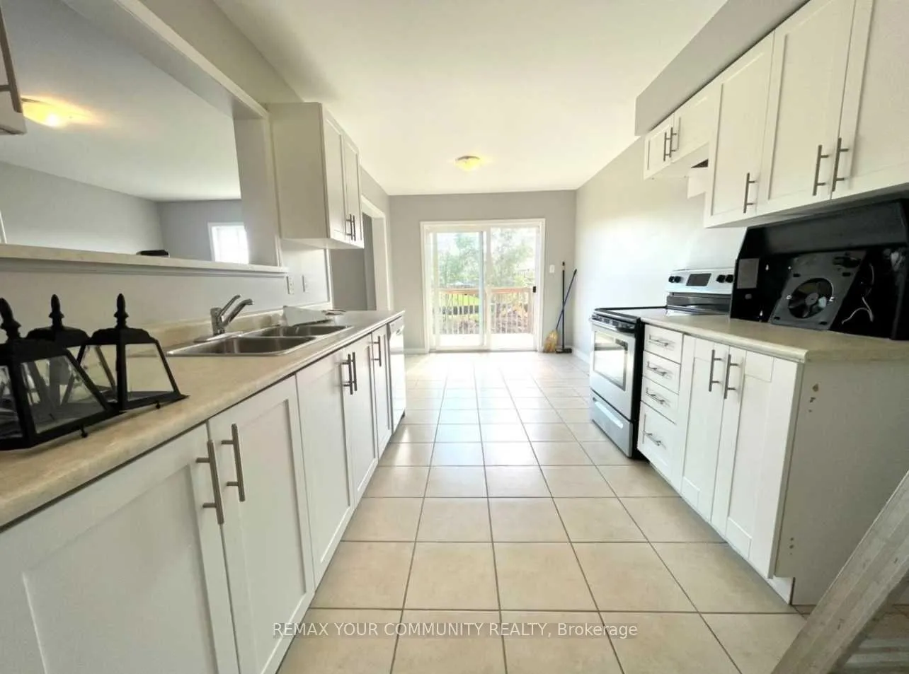 Photo 4 of 1385 Hunter (Main Flr) Street, Innisfil, Alcona — HOMEH