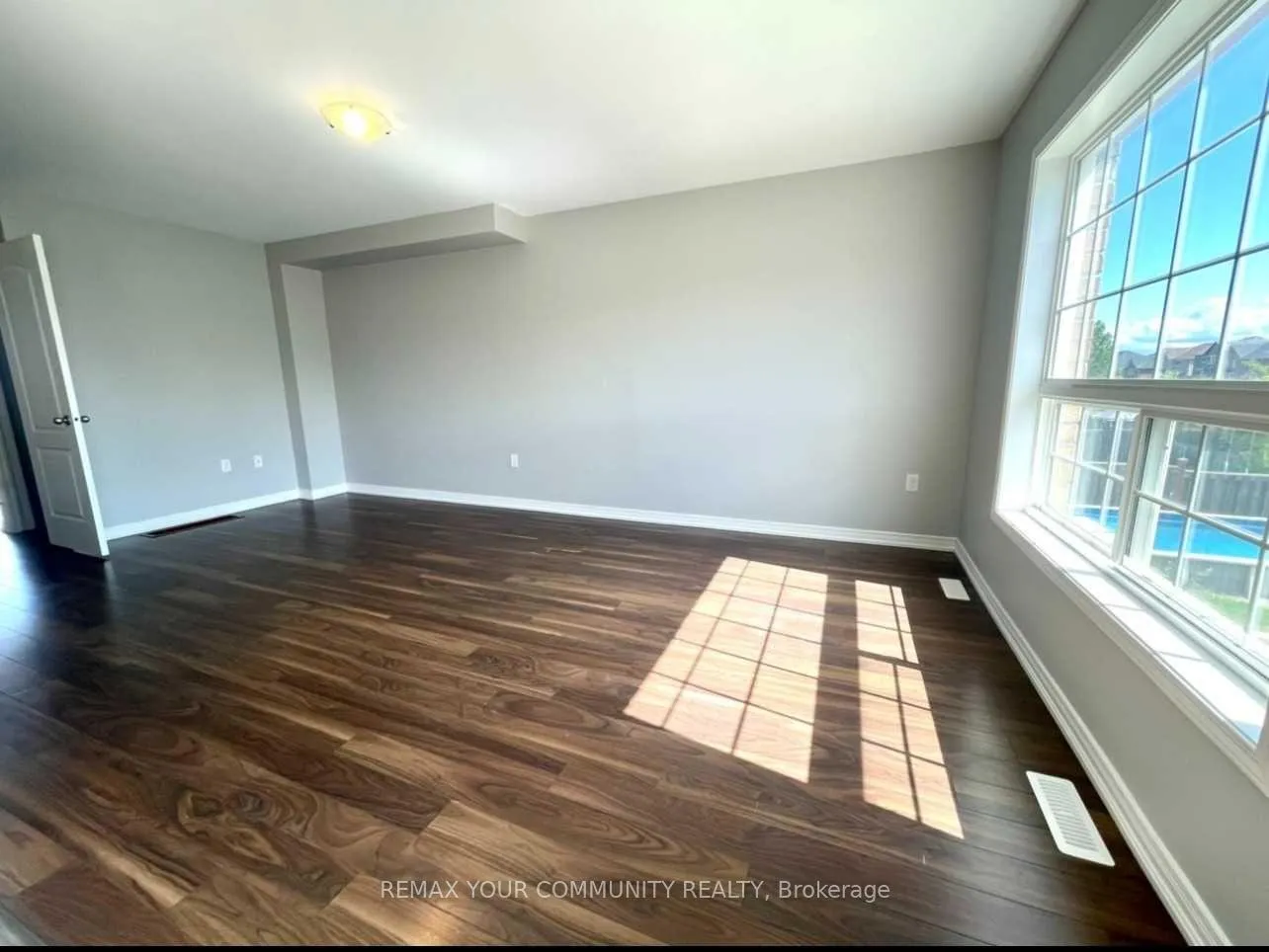 Photo 6 of 1385 Hunter (Main Flr) Street, Innisfil, Alcona — HOMEH