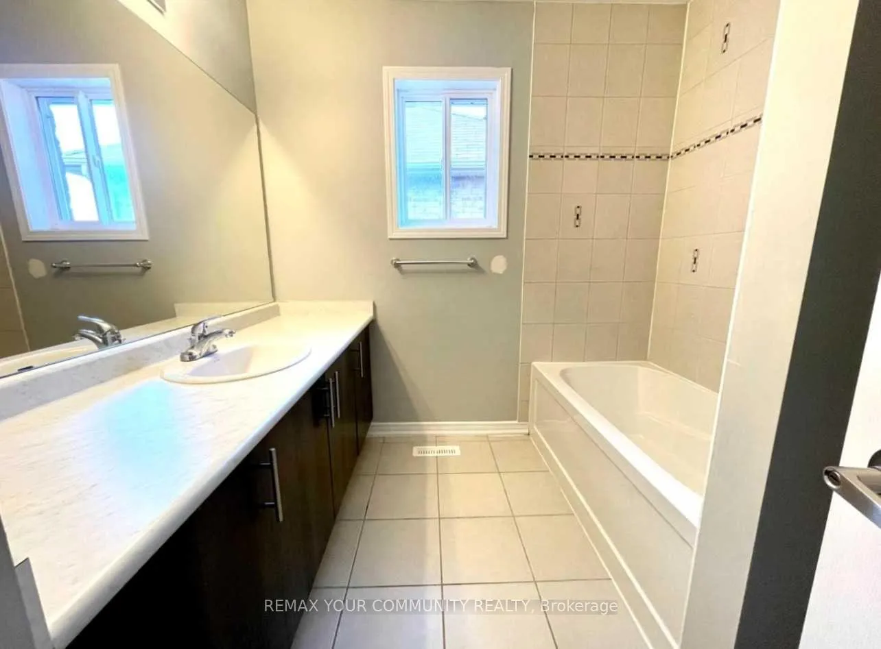 Photo 10 of 1385 Hunter (Main Flr) Street, Innisfil, Alcona — HOMEH
