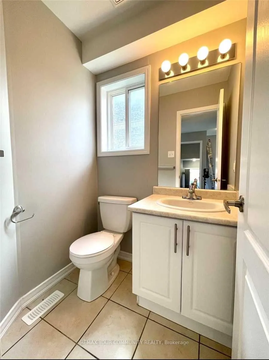 Photo 11 of 1385 Hunter (Main Flr) Street, Innisfil, Alcona — HOMEH
