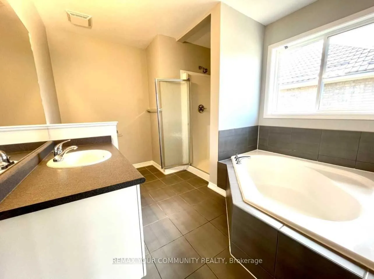 Photo 14 of 1385 Hunter (Main Flr) Street, Innisfil, Alcona — HOMEH