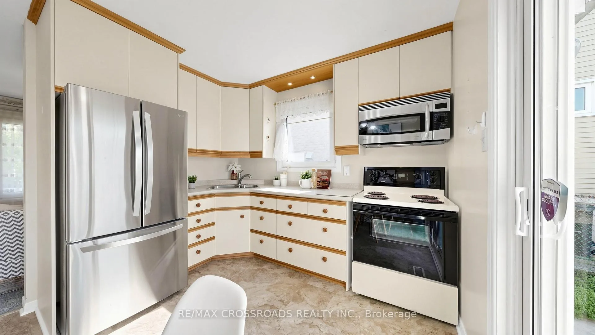 Photo 12 of 140 Goldhawk Trail, Scarborough, Milliken — HOMEH