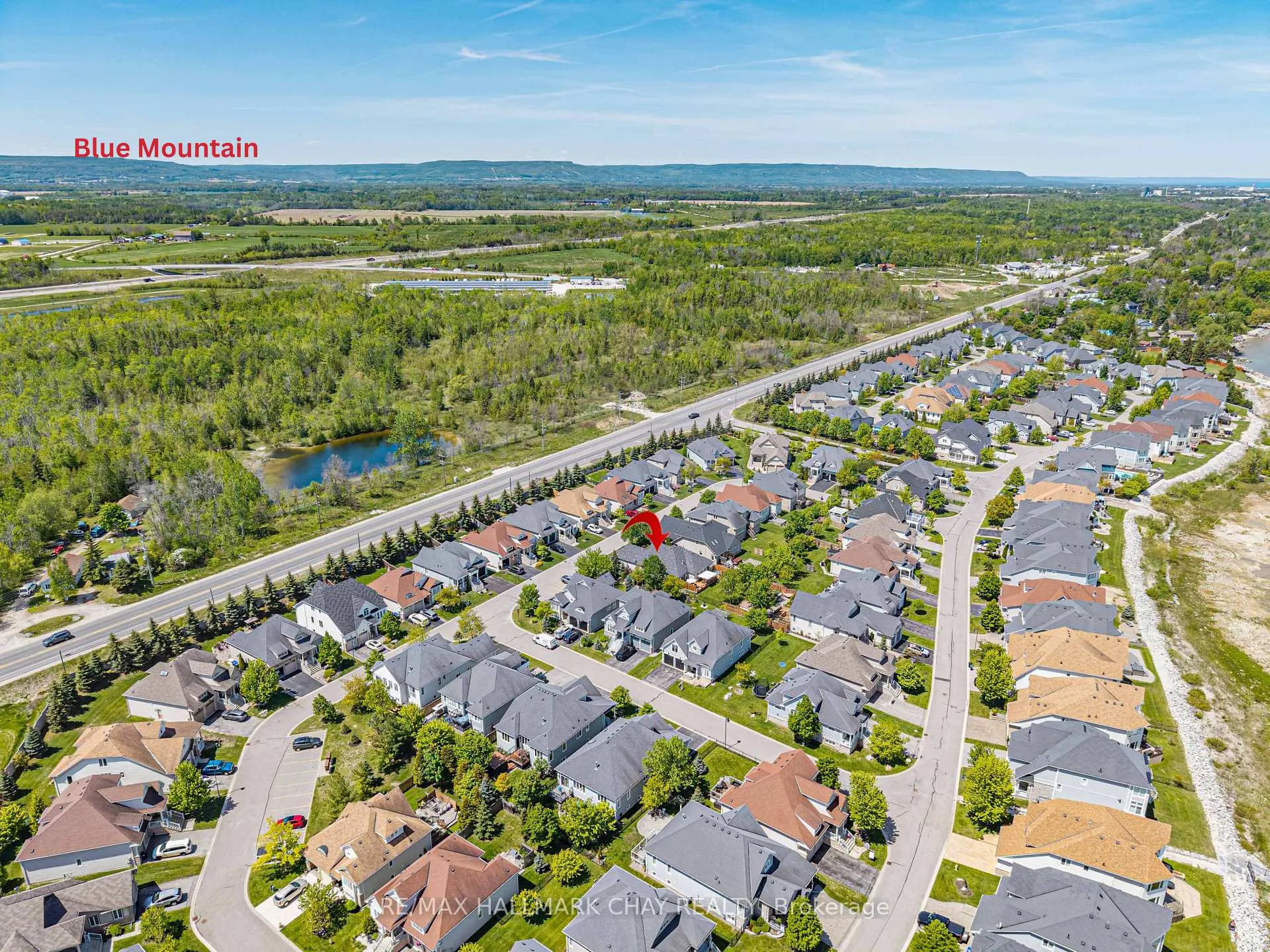 Photo 3 of 19 Starboard Circle, Wasaga Beach — HOMEH