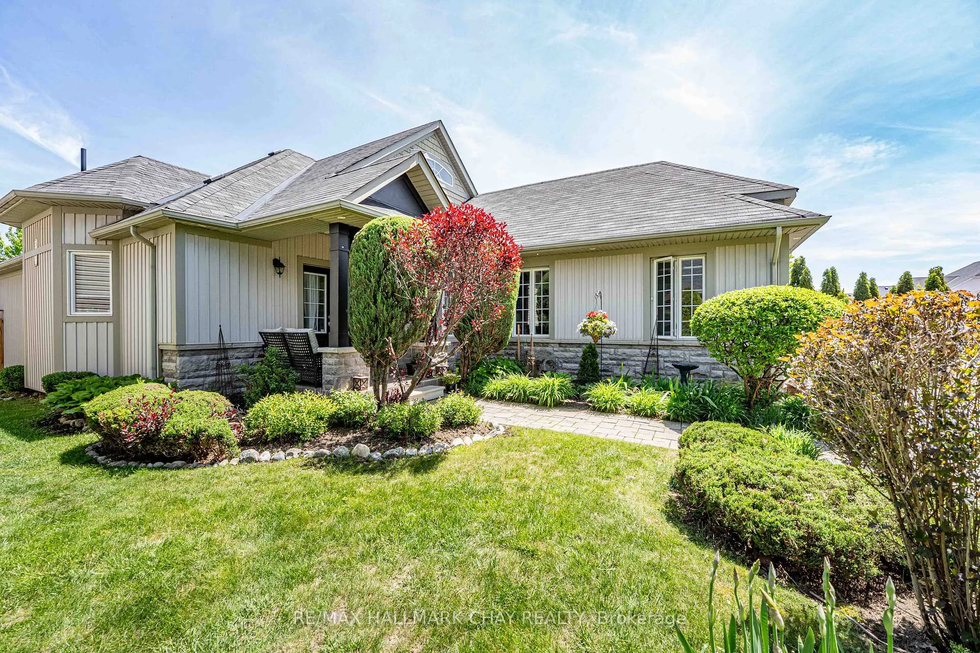Photo 5 of 19 Starboard Circle, Wasaga Beach — HOMEH
