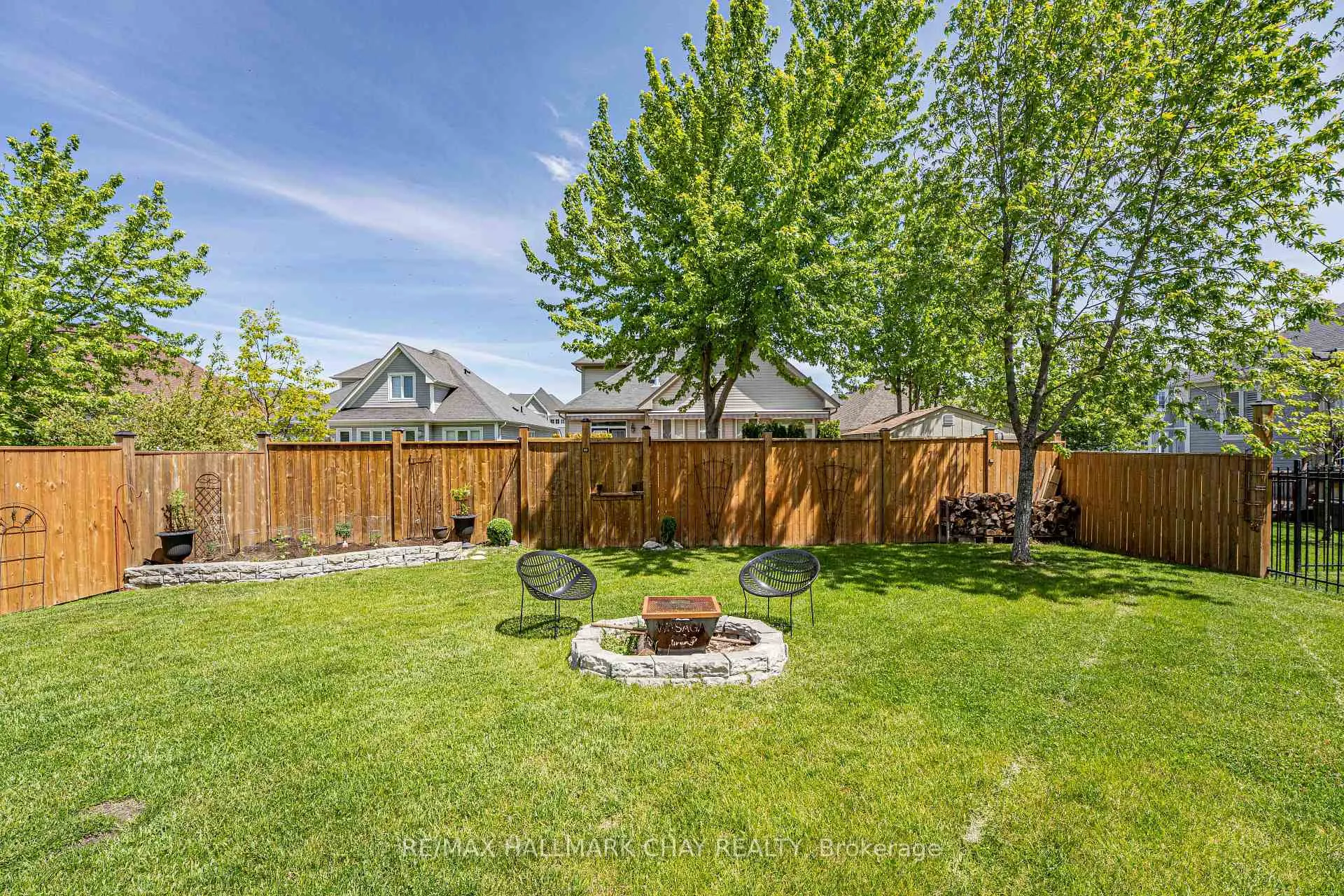 Photo 6 of 19 Starboard Circle, Wasaga Beach — HOMEH