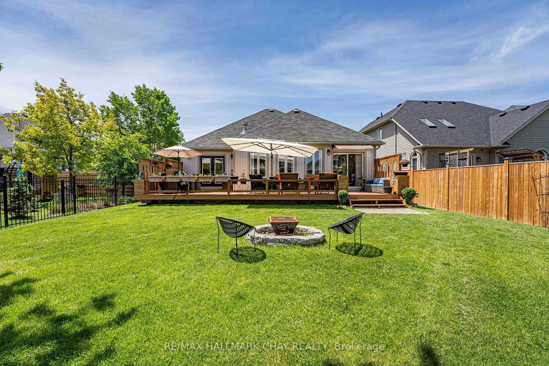 Photo 7 of 19 Starboard Circle, Wasaga Beach — HOMEH