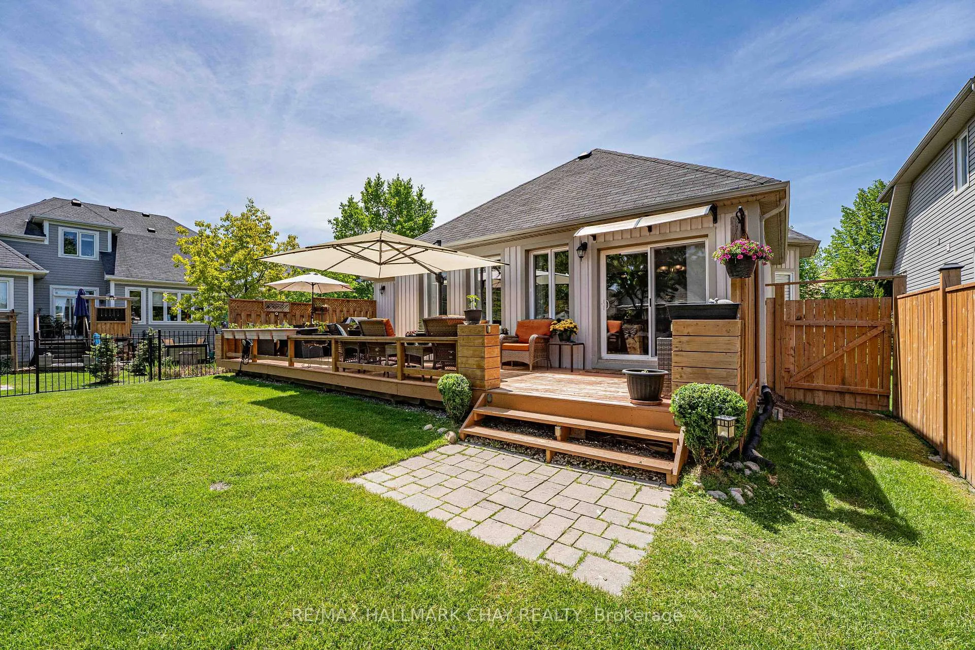 Photo 8 of 19 Starboard Circle, Wasaga Beach — HOMEH