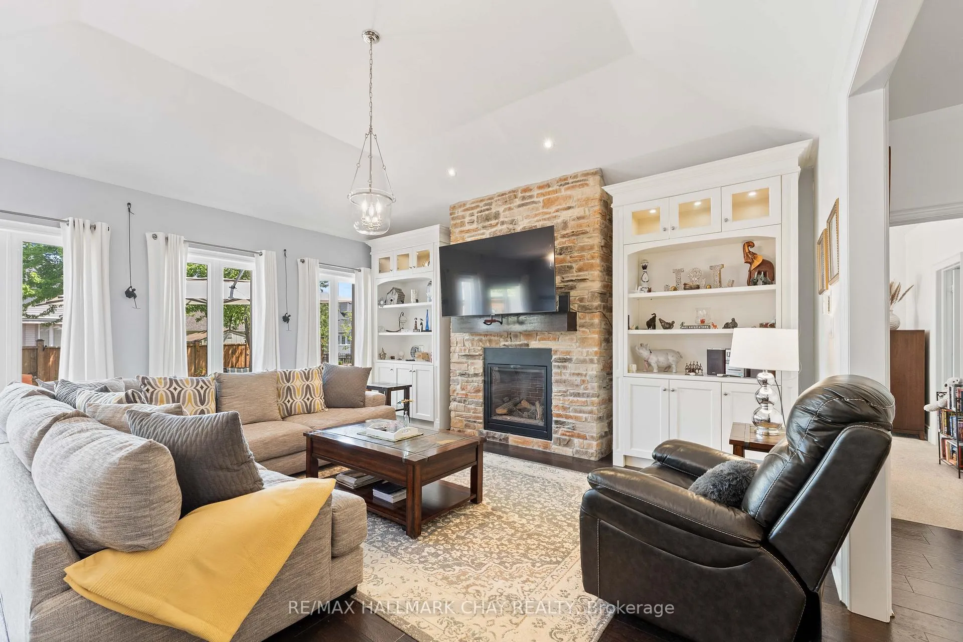 Photo 16 of 19 Starboard Circle, Wasaga Beach — HOMEH