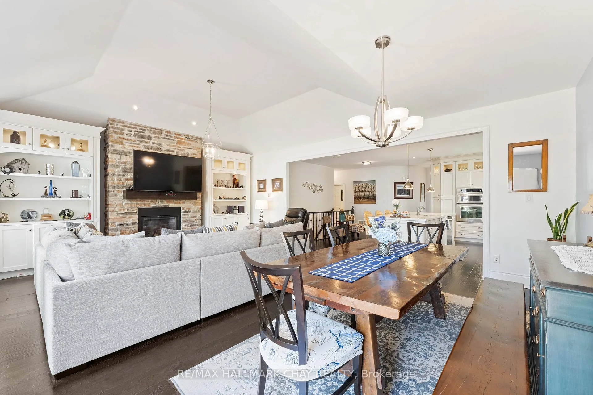 Photo 17 of 19 Starboard Circle, Wasaga Beach — HOMEH