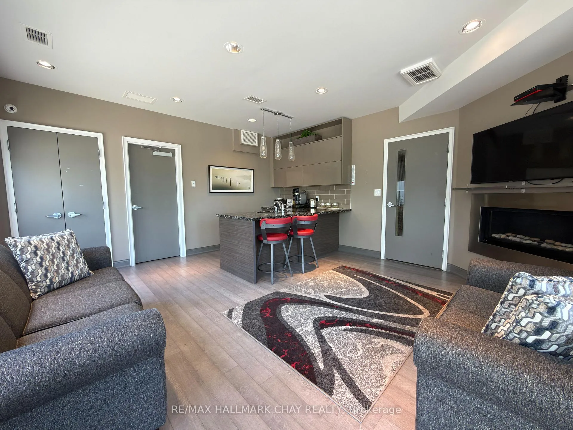 Photo 35 of 19 Starboard Circle, Wasaga Beach — HOMEH