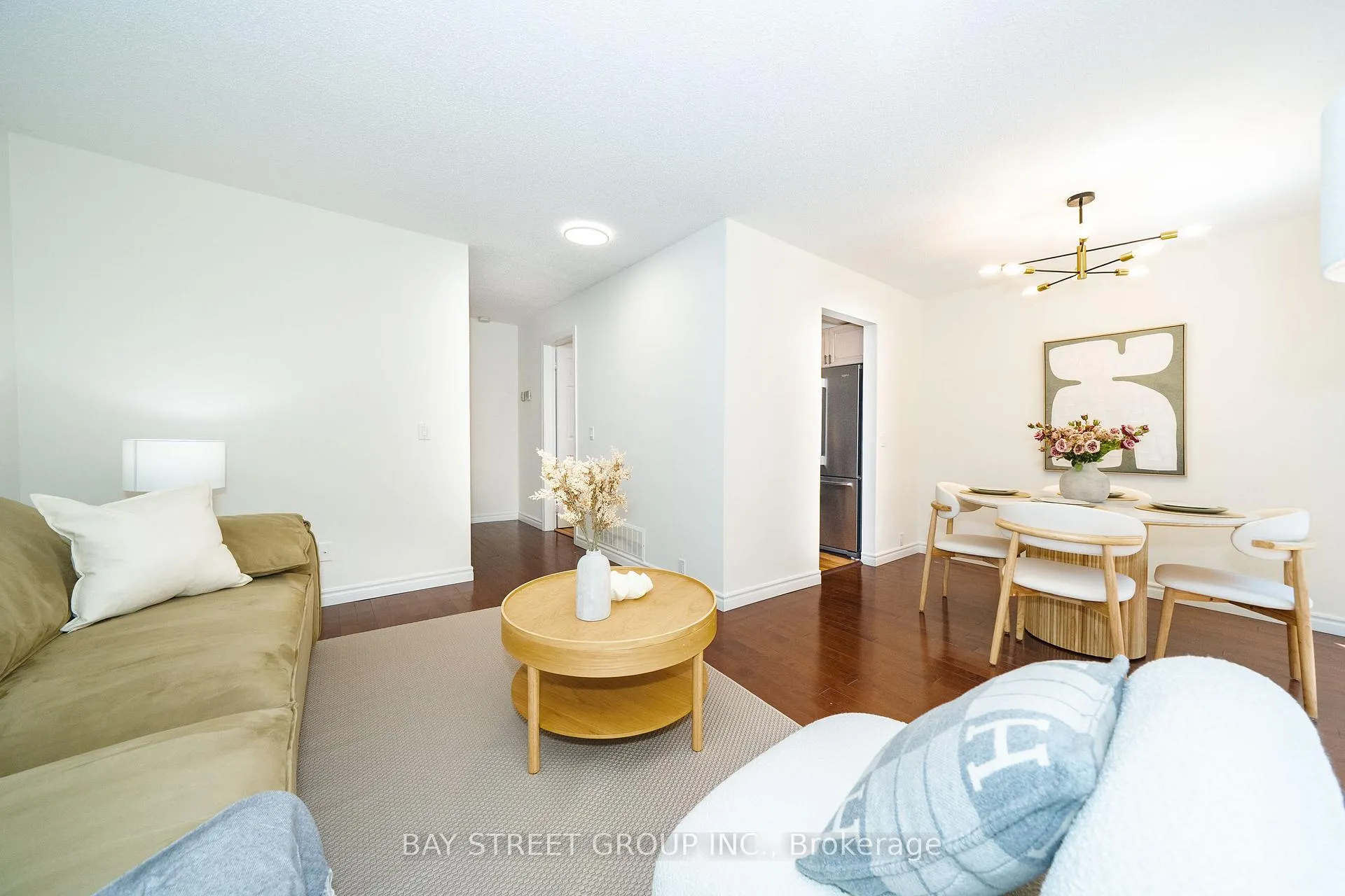 Photo 5 of 27 Vanessa Road, Markham, Markville — HOMEH