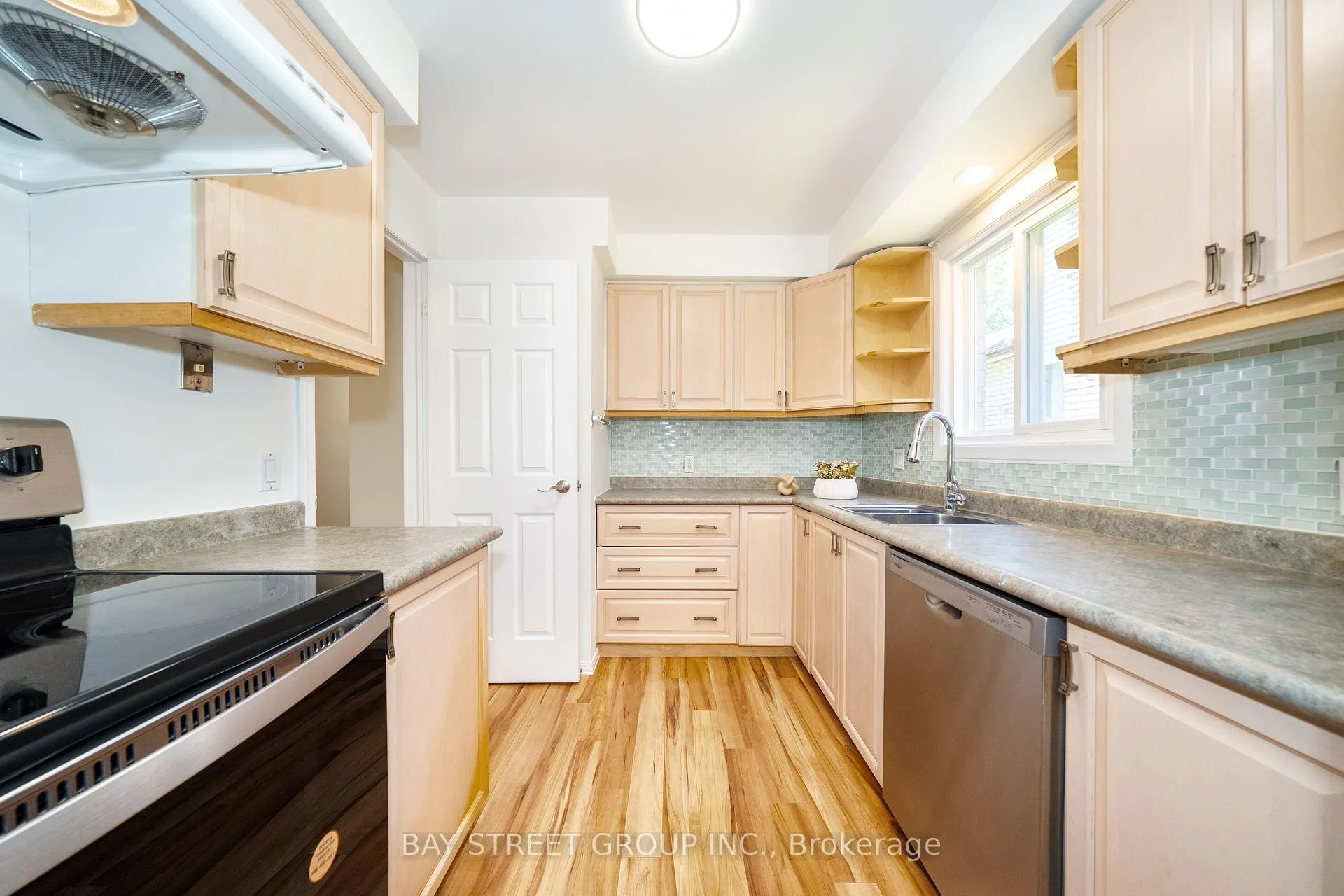 Photo 13 of 27 Vanessa Road, Markham, Markville — HOMEH