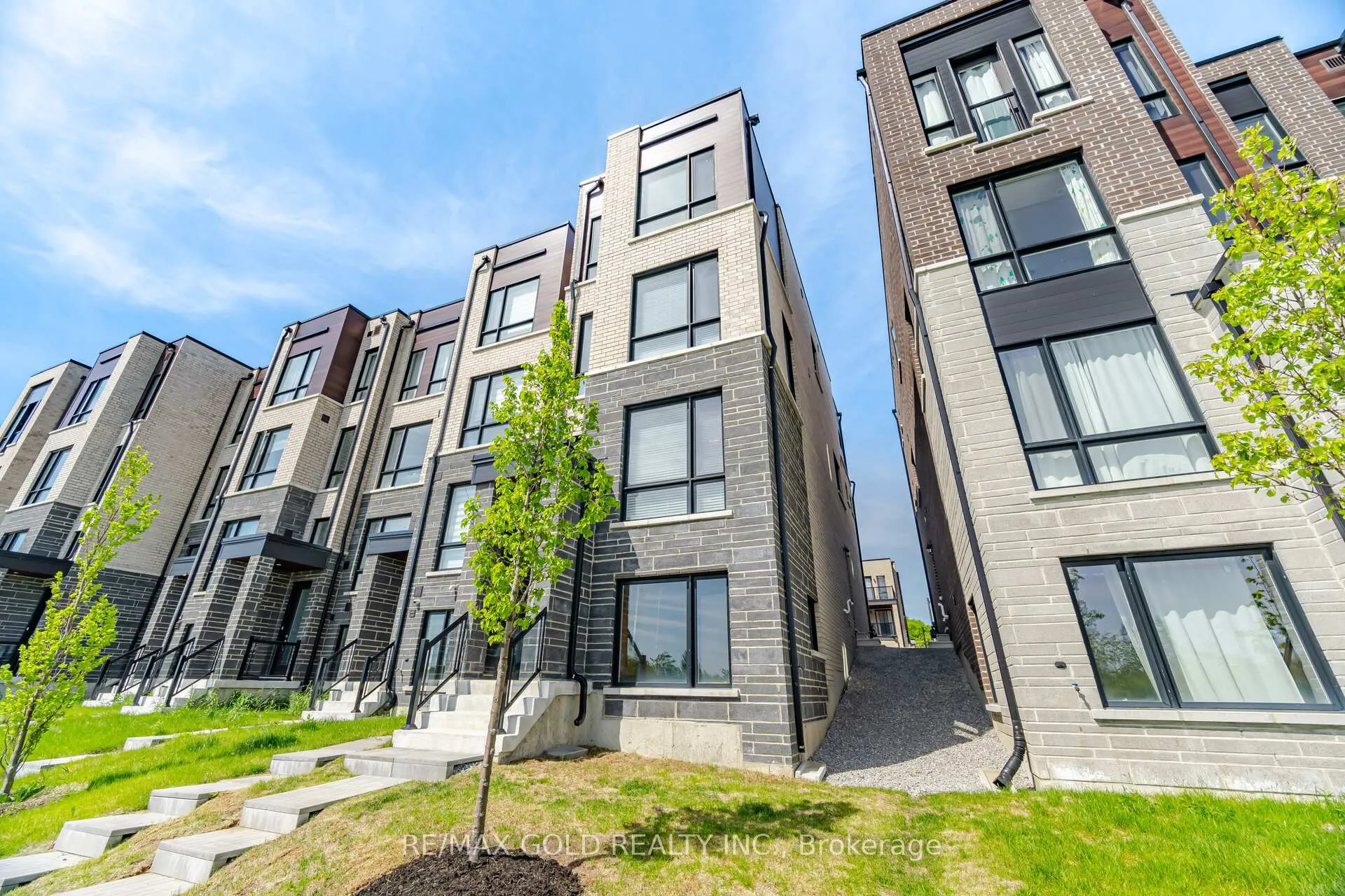 Photo 31 of 59 Mikayla Lane, Markham, Cornell — HOMEH