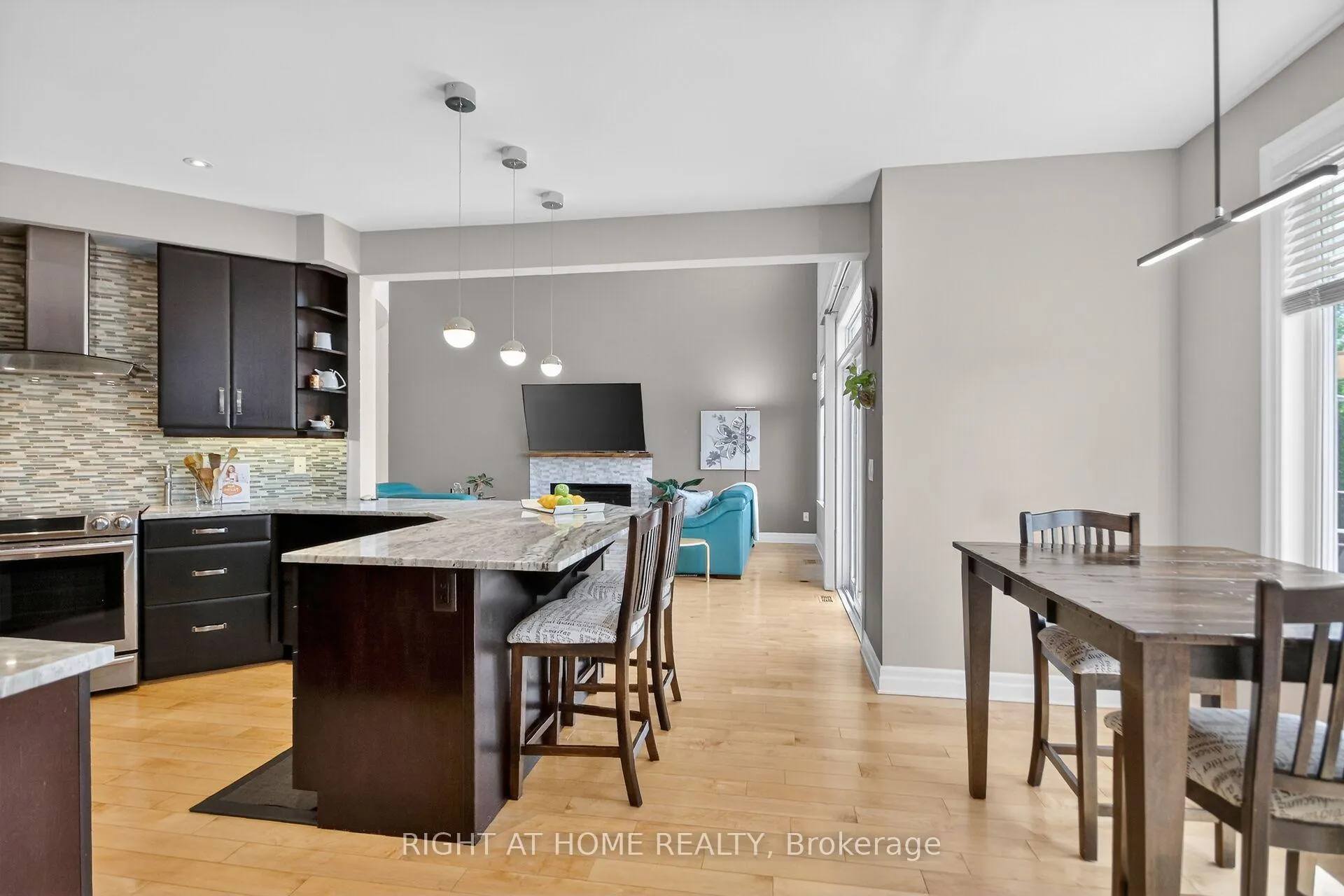 Photo 11 of 198 Grainstone Way, Ottawa, Kanata - Kanata Lakes/Heritage Hills — HOMEH