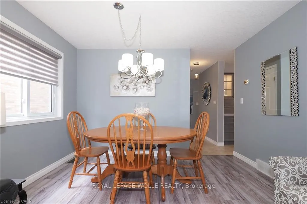 Photo 10 of 70 Queen Charlotte Crescent, Kitchener — HOMEH