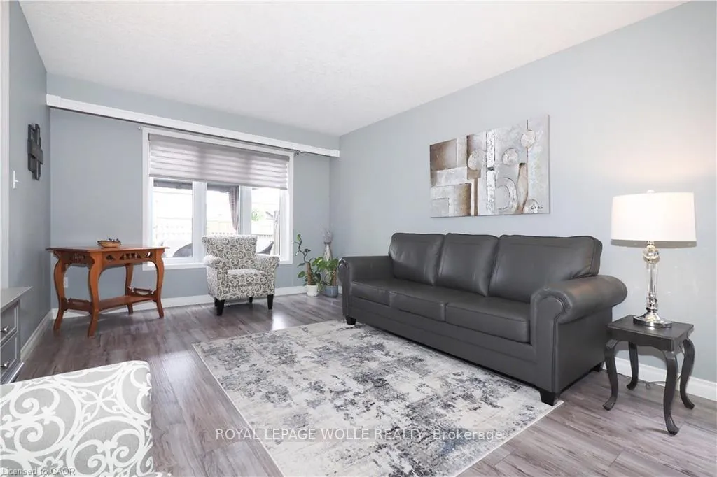 Photo 12 of 70 Queen Charlotte Crescent, Kitchener — HOMEH