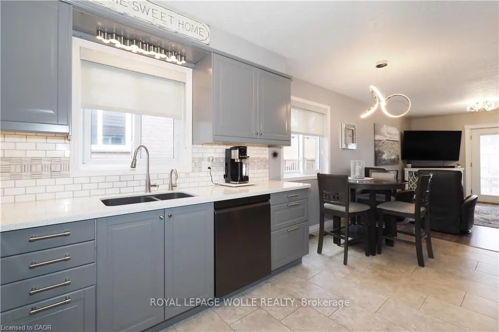 Photo 16 of 70 Queen Charlotte Crescent, Kitchener — HOMEH