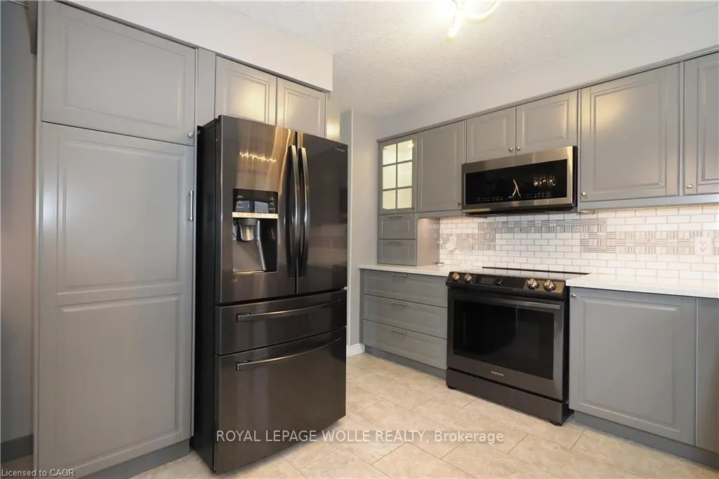 Photo 19 of 70 Queen Charlotte Crescent, Kitchener — HOMEH