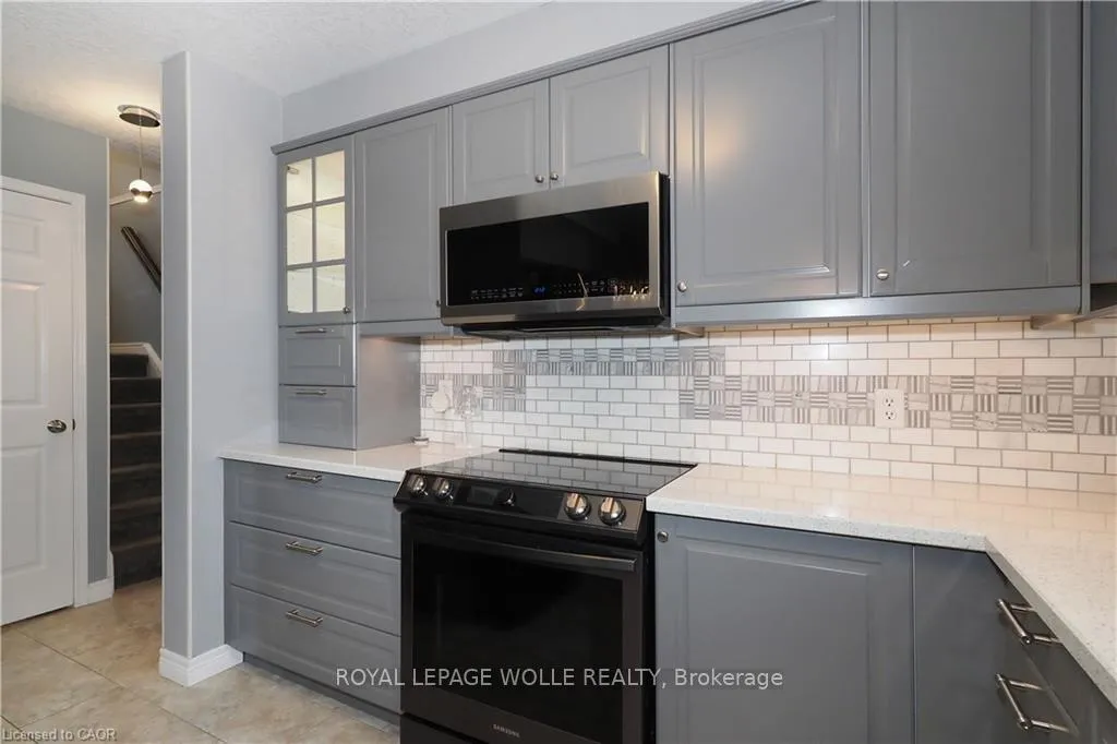 Photo 20 of 70 Queen Charlotte Crescent, Kitchener — HOMEH