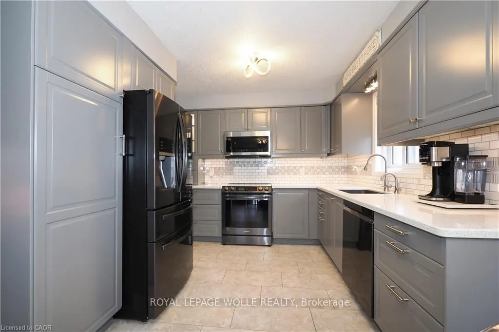 Photo 21 of 70 Queen Charlotte Crescent, Kitchener — HOMEH