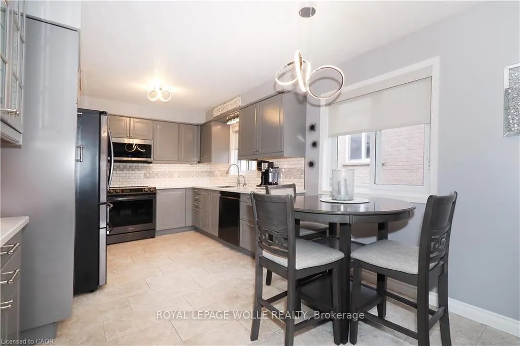 Photo 23 of 70 Queen Charlotte Crescent, Kitchener — HOMEH