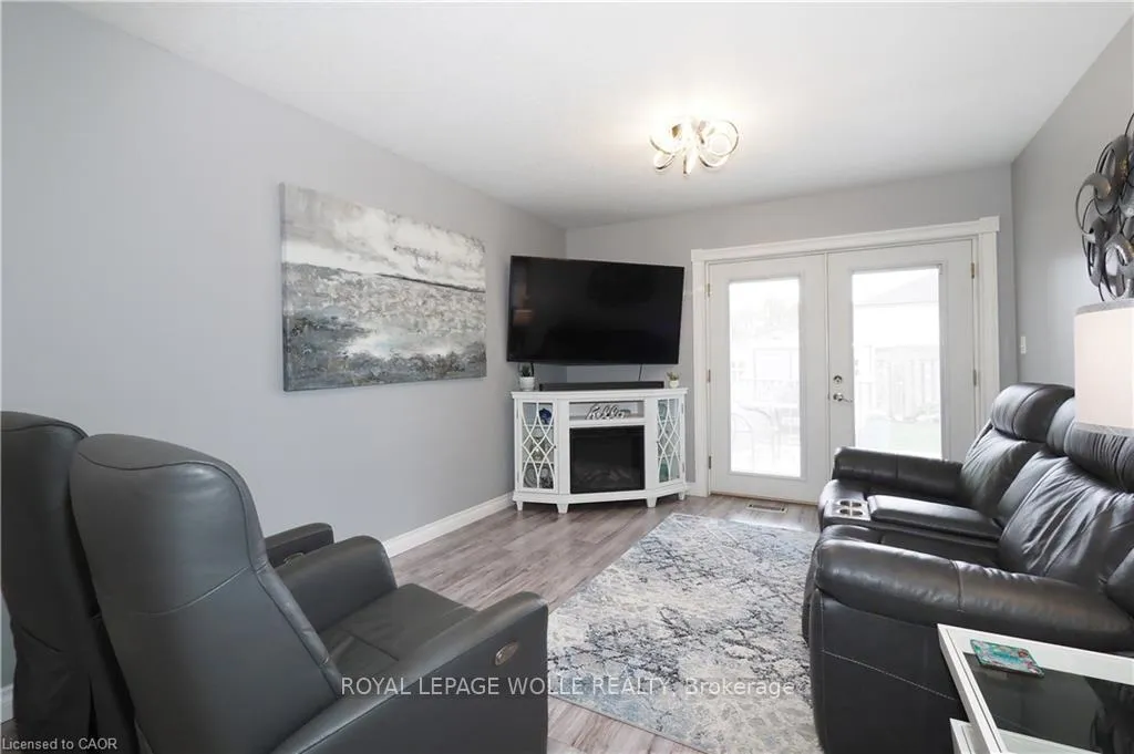 Photo 24 of 70 Queen Charlotte Crescent, Kitchener — HOMEH